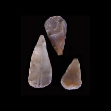 a-collection-of-ten-(10)-chert-stone-arrow-heads.-vakhsh-culture_x6701c
