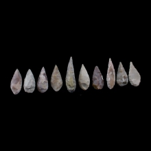 a-collection-of-ten-10-chert-stone-arrow-heads-vakhsh-culture_x6704a