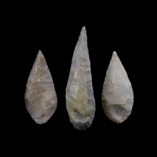 a-collection-of-ten-10-chert-stone-arrow-heads-vakhsh-culture_x6704b