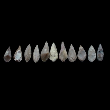 a-collection-of-ten-10-chert-stone-arrow-heads-vakhsh-culture_x6707a