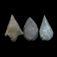 a-collection-of-ten-10-chert-stone-arrow-heads-vakhsh-culture_x6708c