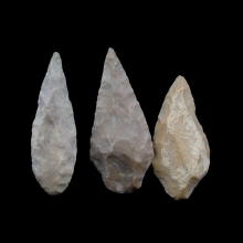 a-collection-of-ten-10-chert-stone-arrow-heads-vakhsh-culture_x6709a