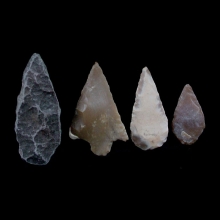 a-collection-of-ten-10-chert-stone-arrow-heads-vakhsh-culture_x6709b