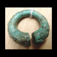 a-dong-son-bronze-ear-ornament_03996a