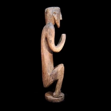 a-large-tharu-wooden-ancestor-figure_t4108c