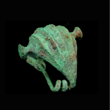 an-etruscan-bronze-fibula-in-leech-shape_x8374b