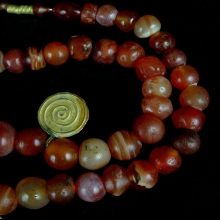 an-indus-valley-necklace-comprising-ancient-carnelian-and-gold_x8379c