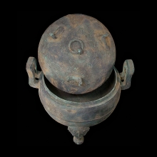 chinese-large-tri-legged-bronze-lidded-vessel-in-the-warring-states-style_x5559a