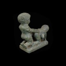 finely-carved-green-stone-couple-in-symplegma_a2453c