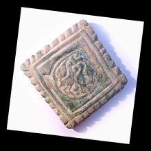 ghaznavid-green-glazed-pottery-tile-decorated-with-partridge-and-fleur-de-lys-motif_06225b